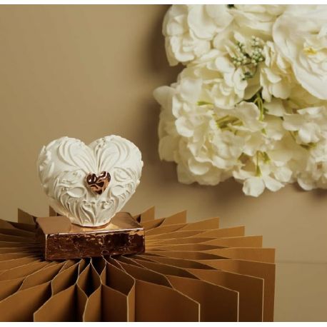 Cuore in gesso su base con applicazione oro rosa (cl26261)