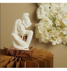 Coppia in gesso su base con applicazione cuore oro rosa (cl26264)