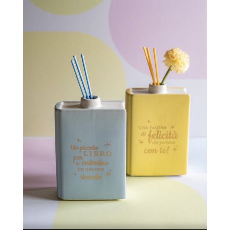 Profumatore libro giallo con scritta con fiore (C4304F)